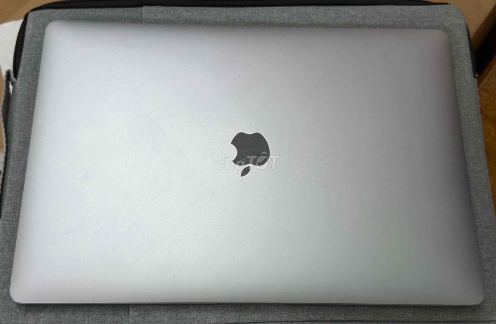 MACBOOK PRO 2019 15": Core i7 RAM 16GB, ĐỒ HOẠ 4GB. Mua bán Laptop tại Quận Ninh Kiều Cần Thơ được đăng bởi ĐIỆN MÁY DUY KHANH hình 1