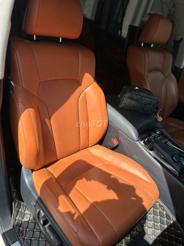 Lexus LX570 2016 lướt nhẹ 53.000km cực đẹp. Mua bán Ô tô tại Quận 7 Tp Hồ Chí Minh được đăng bởi Hoàn Lee Xe Lướt hình 11