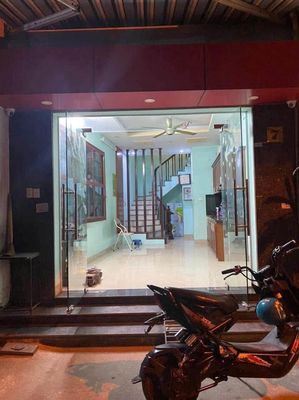 Nhà phố 30 m² · 3 PN · Đường Láng