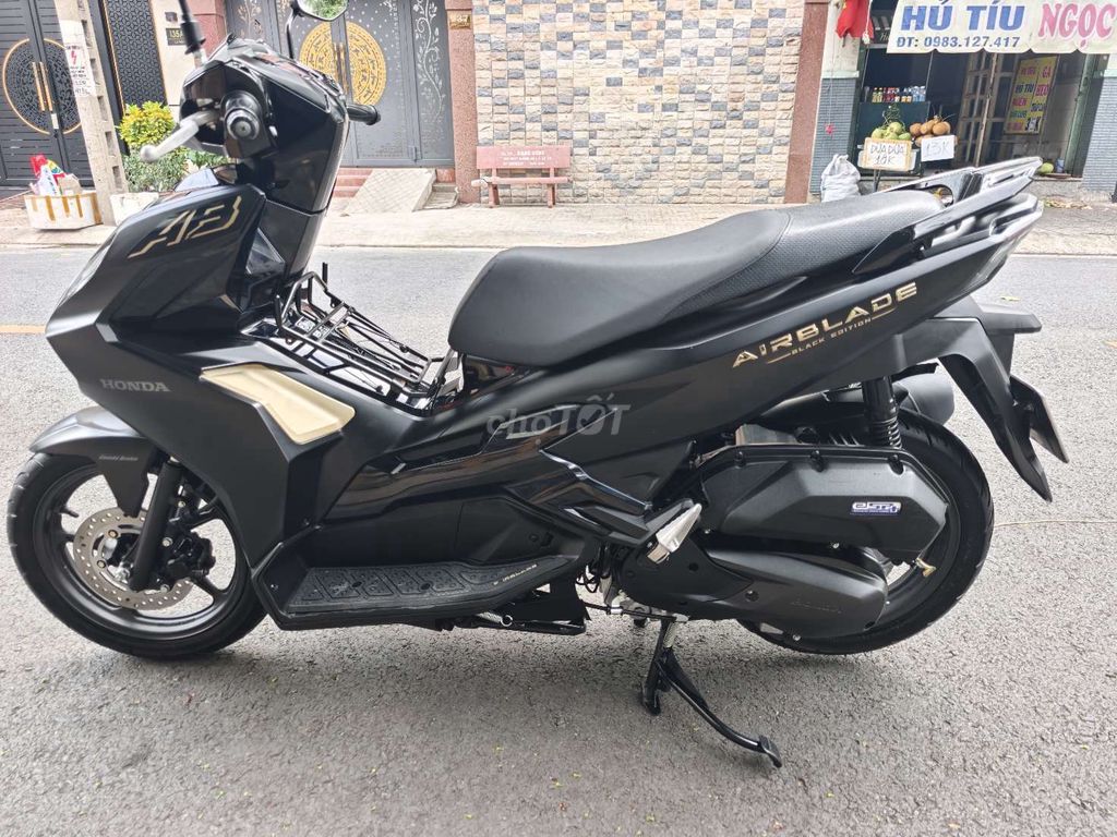 Honda Air Blade 125 2024 черный пробег 3900 км