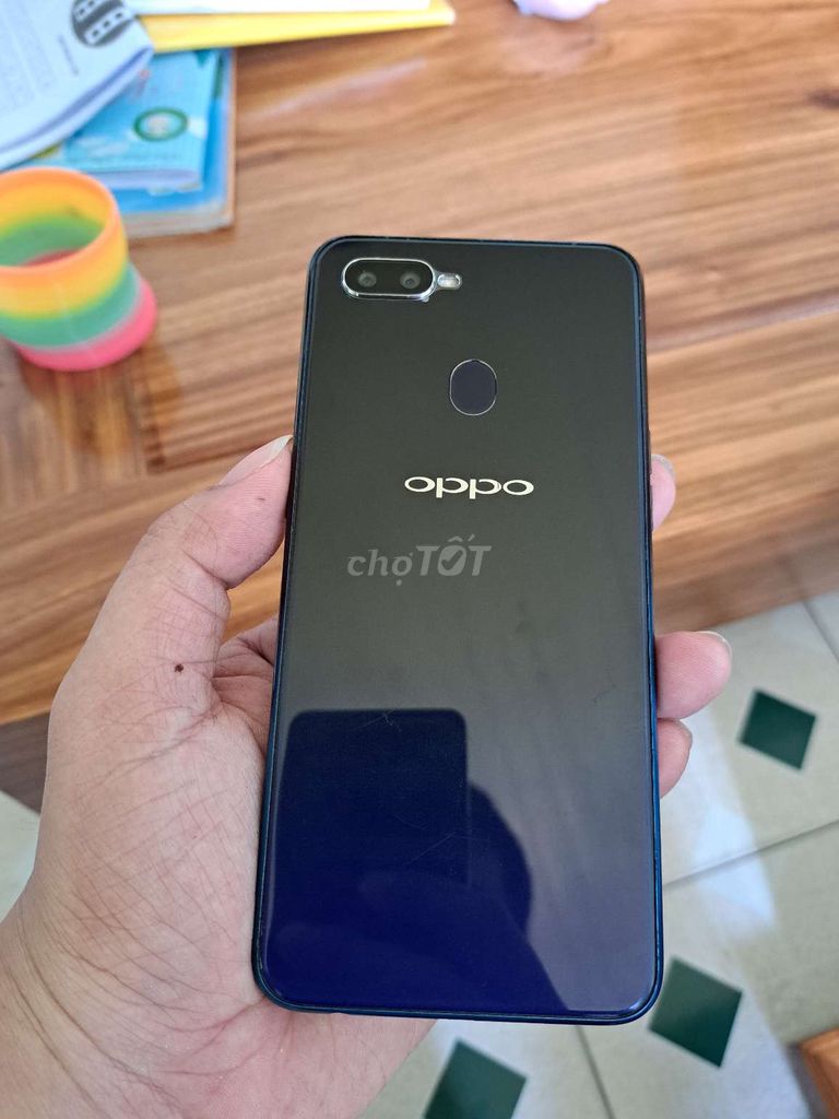 Oppo F9 4Gb/64Gb 99% nguyên rin , vân tay nhạy