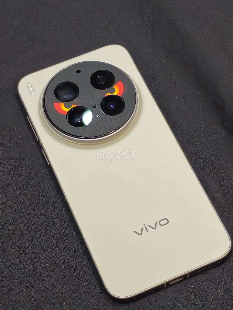 Vivo X300 Pro Vàng và Iphone 12 pro max. Mua bán Điện thoại tại Quận Long Biên Hà Nội được đăng bởi Việt Phan hình 1