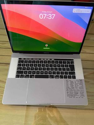 Macbook pro 2018 15in-i7/ ram 16g