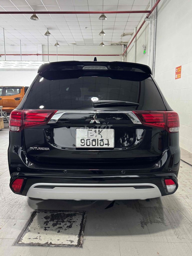 Mitsubishi Outlander 2.0 CVT чёрный