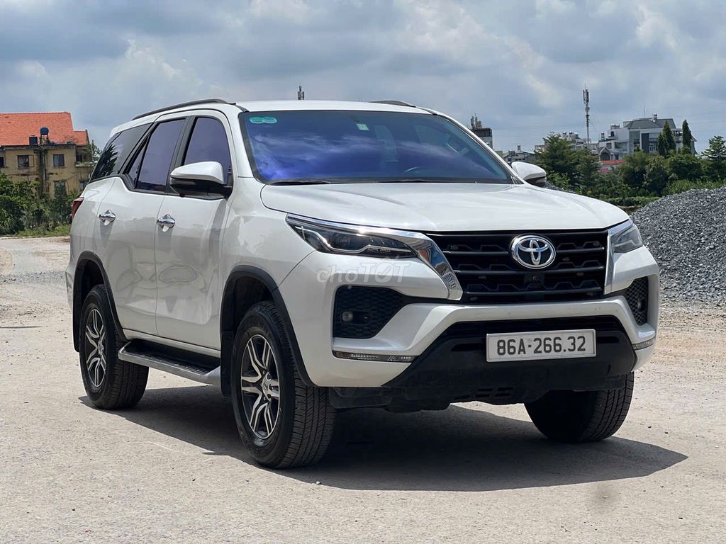 Fortuner 2023 dầu tự động 01 cầu xe còn cứng ngắt. Mua bán Ô tô tại Quận Gò Vấp Tp Hồ Chí Minh được đăng bởi Phan Trung Quân hình 4