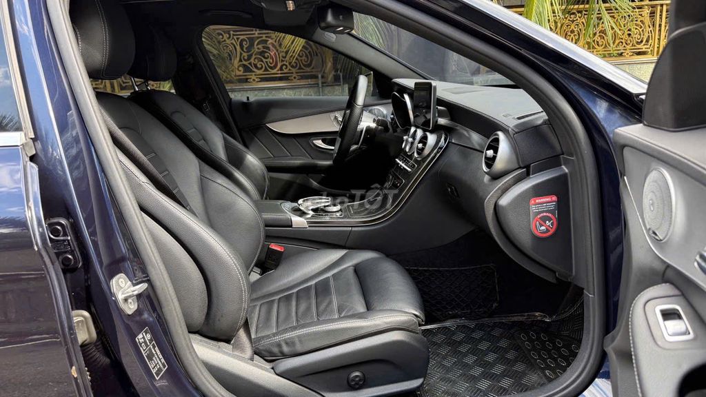 Mercedes Benz C300 AMG 2016 - 90000 km. Mua bán Ô tô tại Thành phố Thủ Dầu Một Bình Dương được đăng bởi trần thị khánh huyền  hình 14