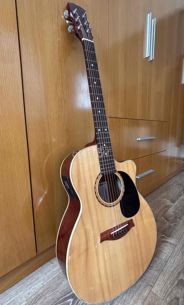 Guitar Acoustic MET-B12 like new