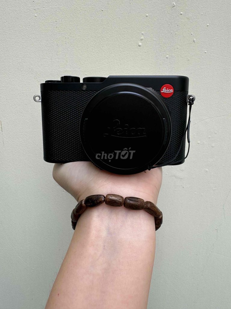 Leica D-Lux 8 mới tinh long lanh .