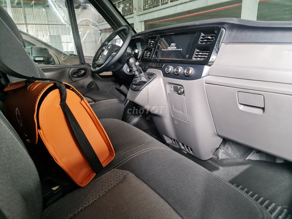 Ford Transit Van Bản cao cấp Bạc 2025 vay 70%. Mua bán Ô tô tại Quận Tân Phú Tp Hồ Chí Minh được đăng bởi Đức hình 3
