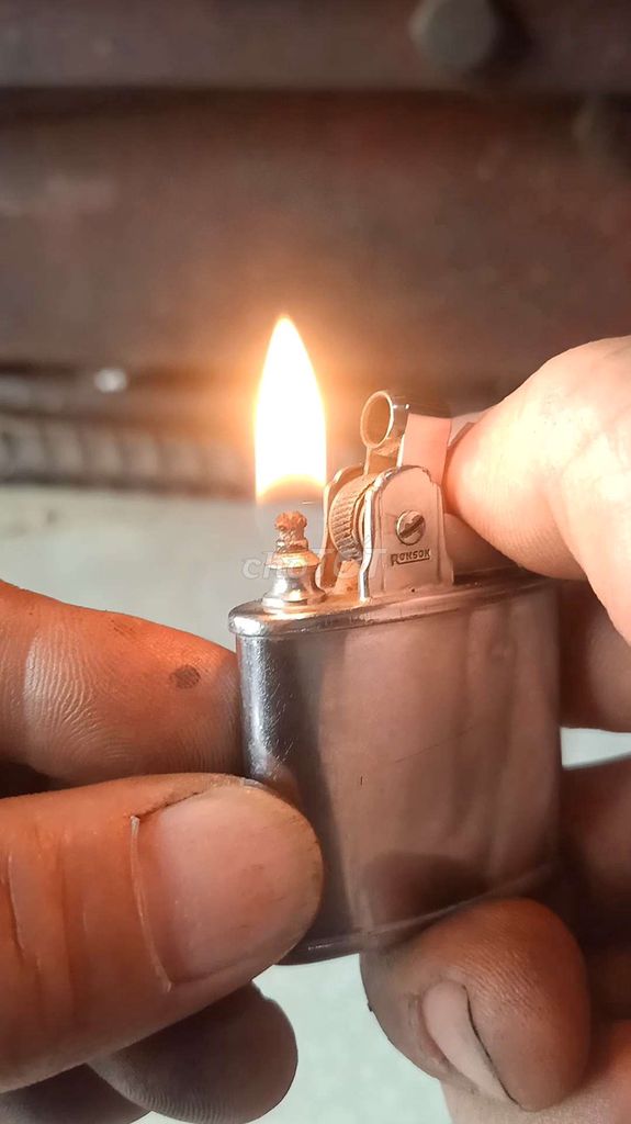 Bật lửa Ronson Canada mới 50 tuổi