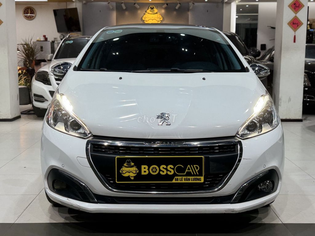 Peugeot 208 2015 1.6L AT - 20000 km