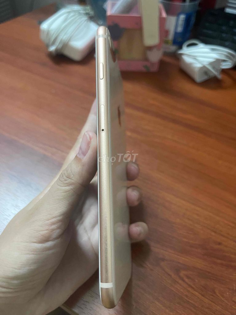 iPhone 8 Plus Vàng 64gb mới 99% k trầy xước. Mua bán Điện thoại tại Quận Cẩm Lệ Đà Nẵng được đăng bởi Trương thị Phương Linh hình 2