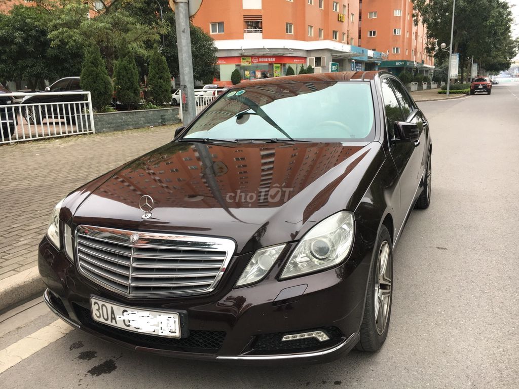 Mercedes-Benz E300 2009 Nâu. Mua bán Ô tô tại Quận Cầu Giấy Hà Nội được đăng bởi le Quoc Hoan hình 4