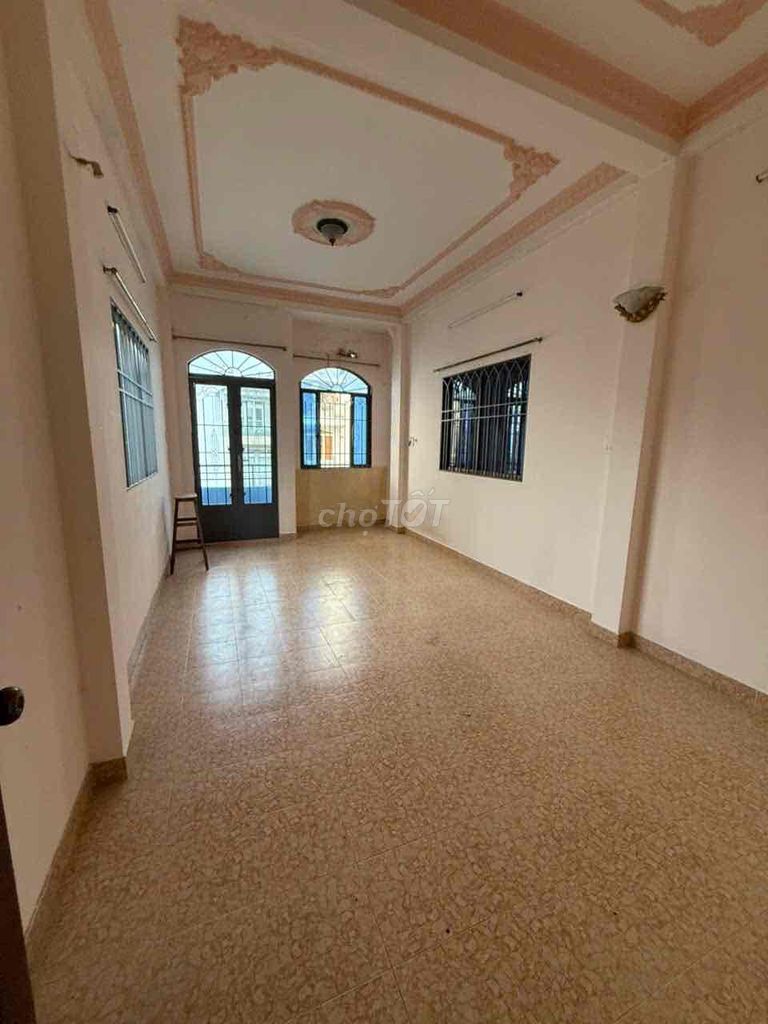 Аренда · 7 комн. · 60 м² · Quận 8, ул. Đường Tùng Thiện Vương