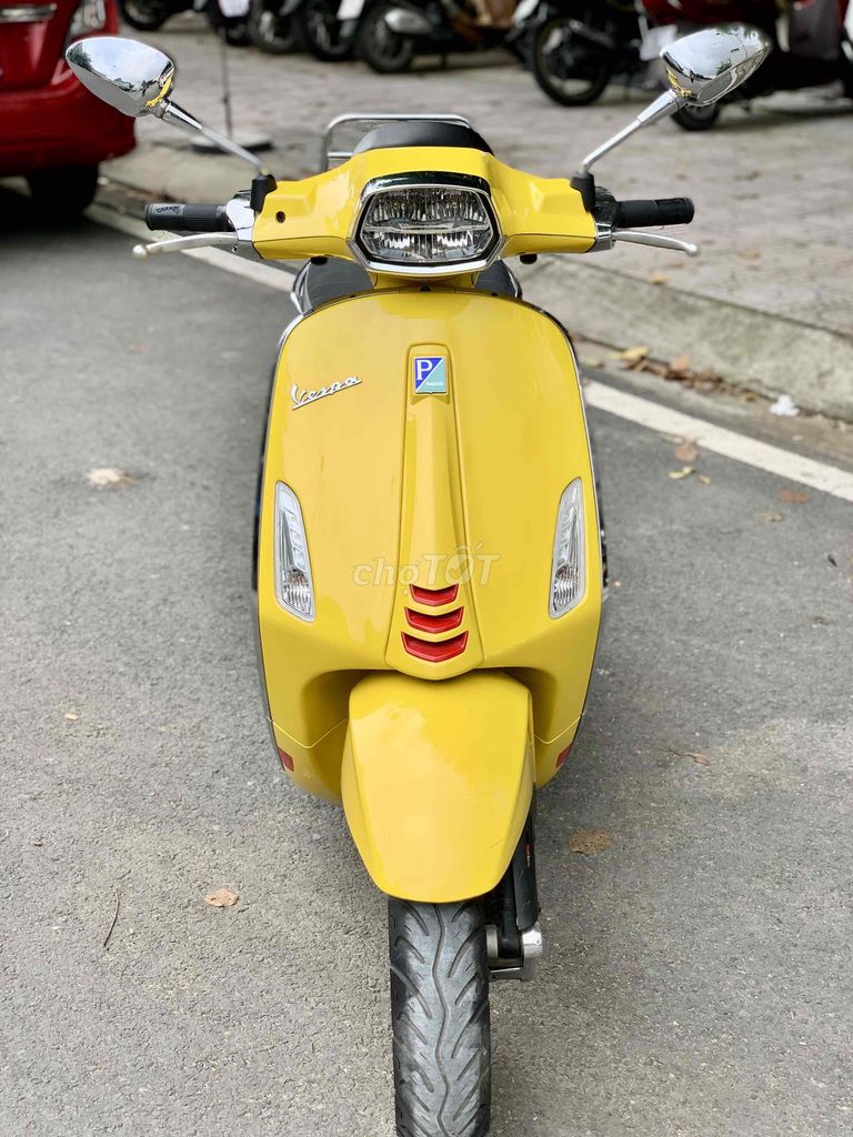 Vespa Sprint vàng 2021 dáng đẹp xe chuẩn chính chủ. Mua bán Xe máy tại Thành phố Thủ Đức Tp Hồ Chí Minh được đăng bởi iMotorbike Khương Phan hình 3