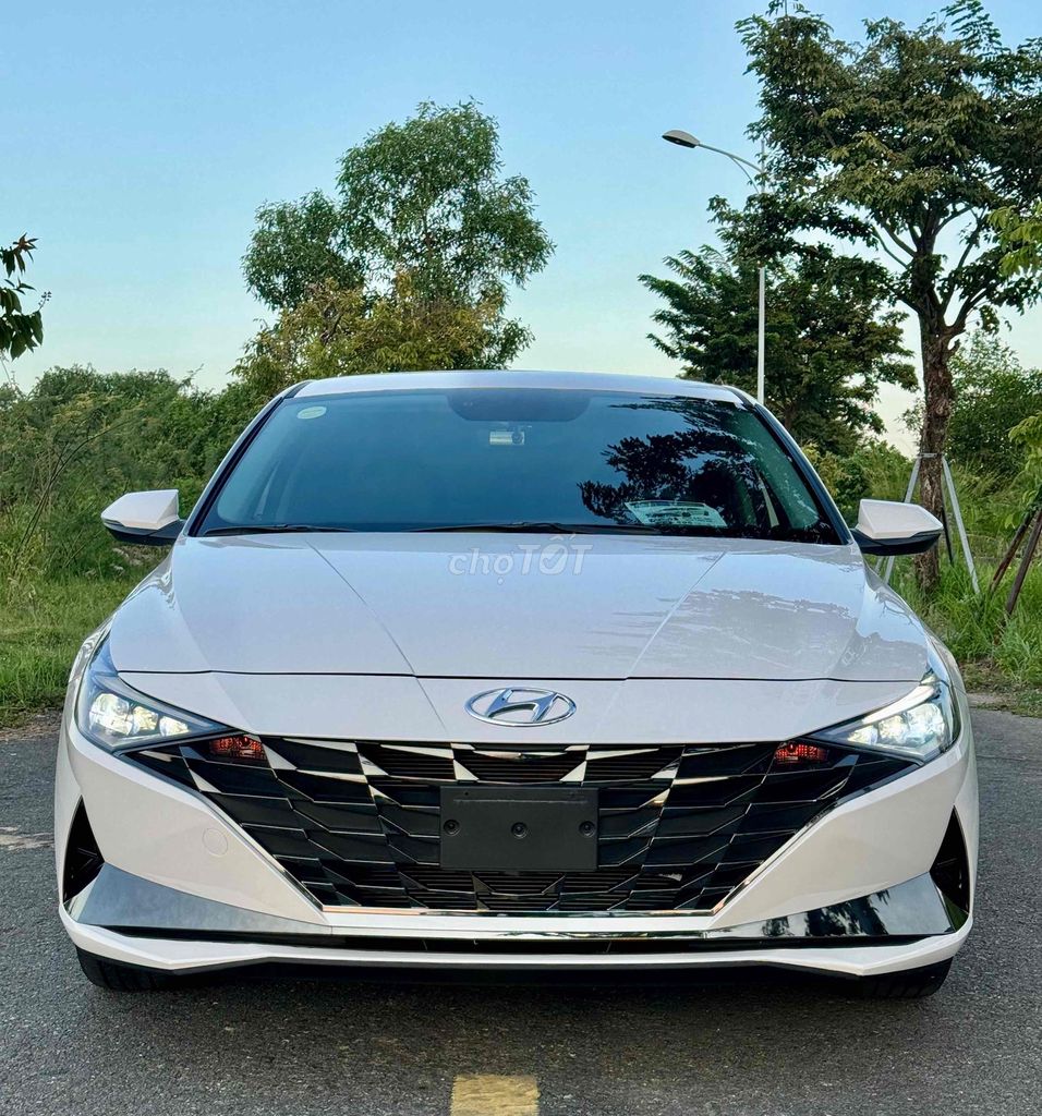 Hyundai Elantra 2025 1,6 л, специальный белый