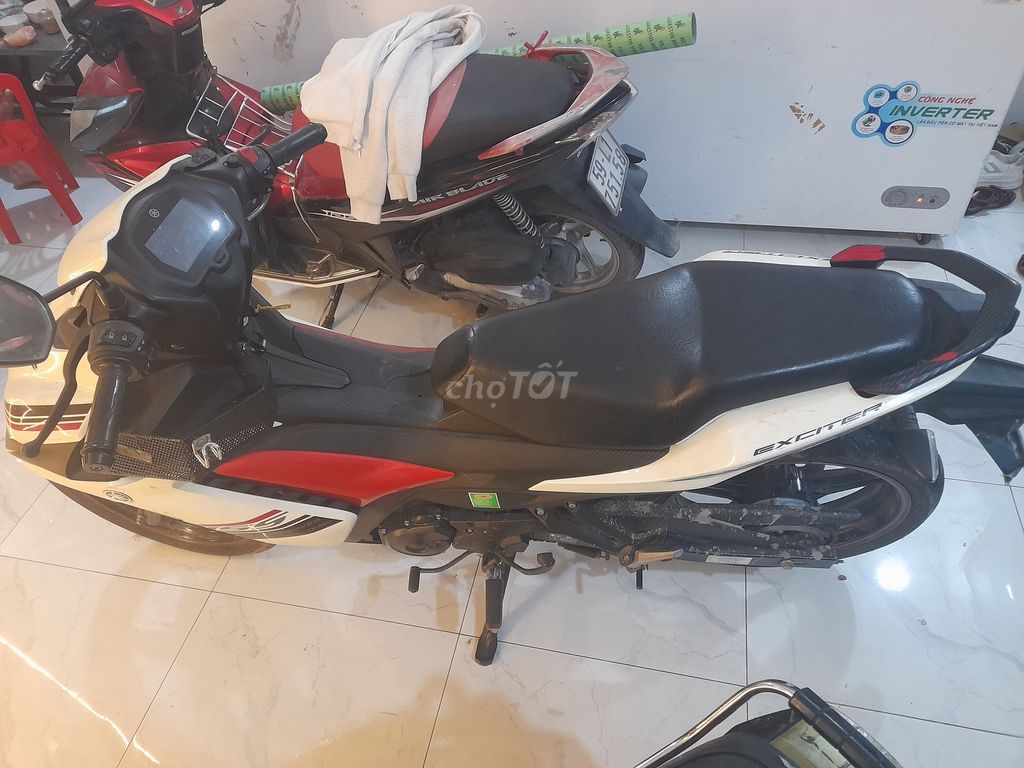Yamaha Exciter 155 Trắng Đỏ Đen 7000km. Mua bán Xe máy tại Quận 8 Tp Hồ Chí Minh được đăng bởi Tung Thanh hình 1