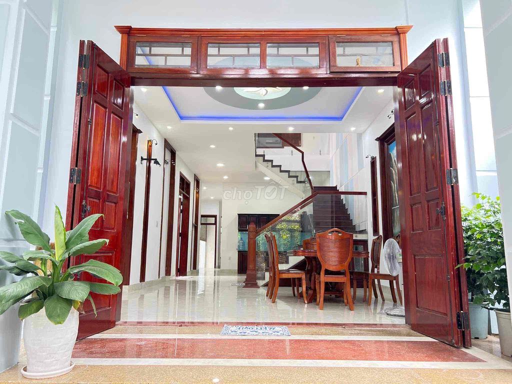 Cho thuê nhà  villa 2 tầng  đường bàu cầu gần uỷ ban nhân dân hoà xuâ