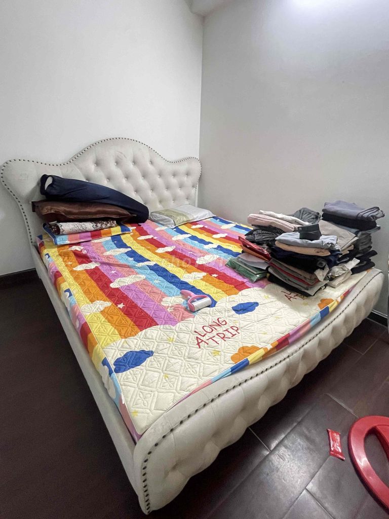 Giường bọc nệm Nhung 1m8x2m Trắng. Mua bán Giường, chăn ga gối nệm tại Quận Bình Tân Tp Hồ Chí Minh được đăng bởi Nguyễn Ngọc Kim Khánh hình 1