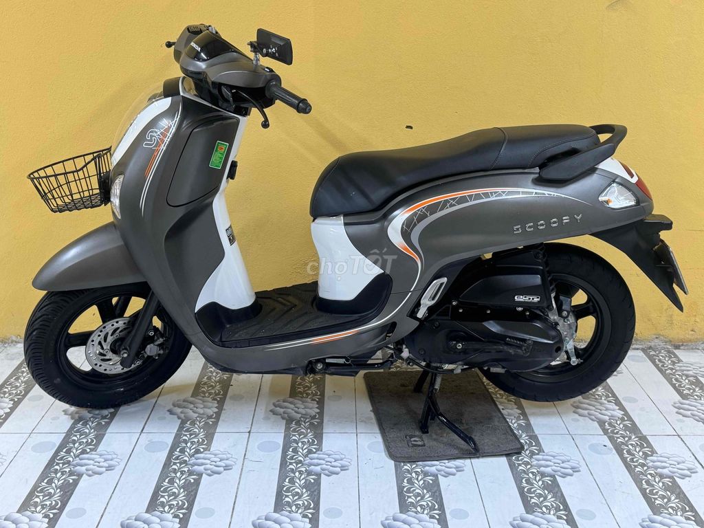 Scoopy 2025 Серо-белый супер новый 43AA-294.75