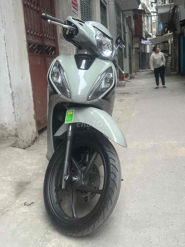 cần bán vision 2023 xám xi măng. Mua bán Xe máy tại Quận Thanh Xuân Hà Nội được đăng bởi Lê Duy hình 3