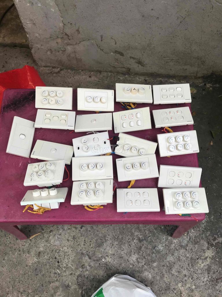 Công tắc điện nhựa trắng gồm công tắc đèn,quạt. Mua bán Nội thất, đồ gia dụng khác tại Quận 11 Tp Hồ Chí Minh được đăng bởi NGỌC TRÂM hình 1
