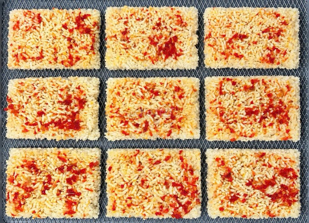 Cơm cháy Gạo Vàng Foods mắm đường 110g. Mua bán Đồ ăn, thực phẩm và các loại khác tại Quận Bình Tân Tp Hồ Chí Minh được đăng bởi Gạo Vàng Foods hình 1