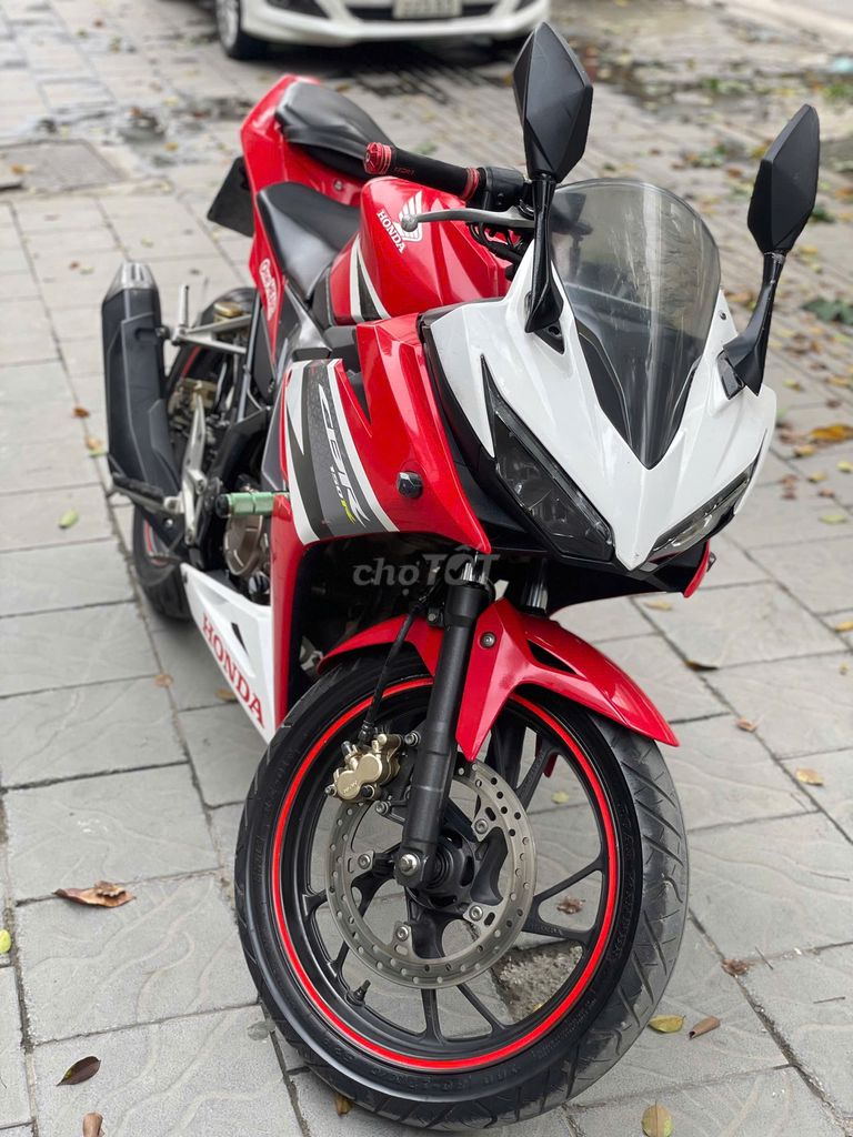 Cần bán Honda CBR150R đời 2016 màu đỏ trắng. Mua bán Xe máy tại Quận Cầu Giấy Hà Nội được đăng bởi Nguyễn Thái hình 1