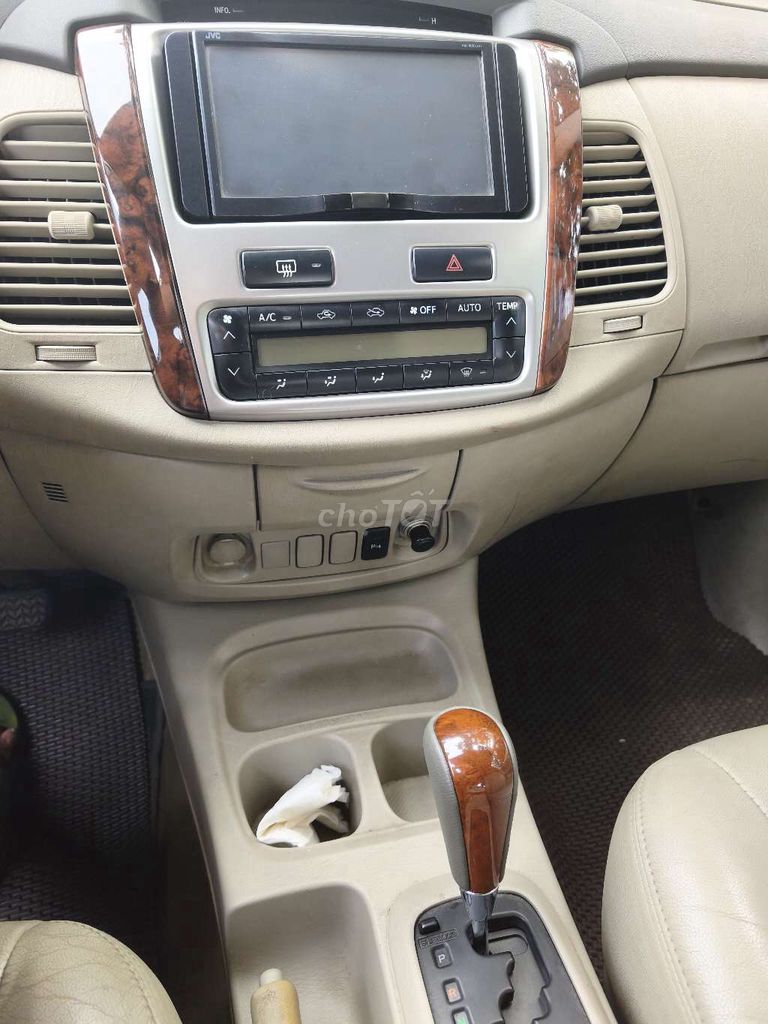 Toyota Innova V 2016 Tự động Vàng cát 7 chỗ