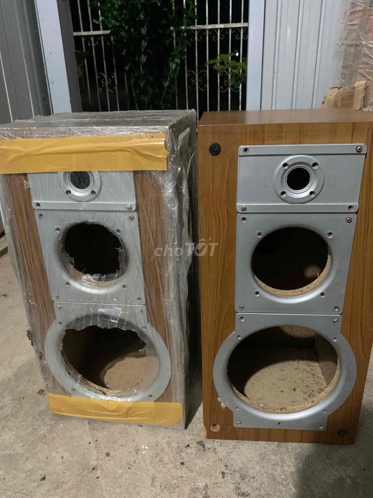Vỏ loa Gỗ Vàng nâu Bass 20. Mua bán Tivi, Âm thanh tại Thành phố Thuận An Bình Dương được đăng bởi Nguyen Quy hình 1
