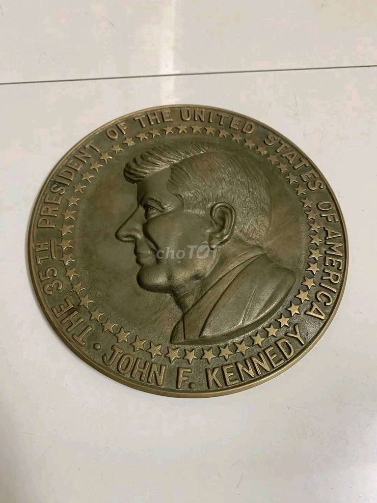 Phù điêu Đồng Tổng thống John F. Kennedy. Mua bán Đồ sưu tầm, đồ cổ tại Huyện Núi Thành Quảng Nam được đăng bởi Cung Thi hình 1
