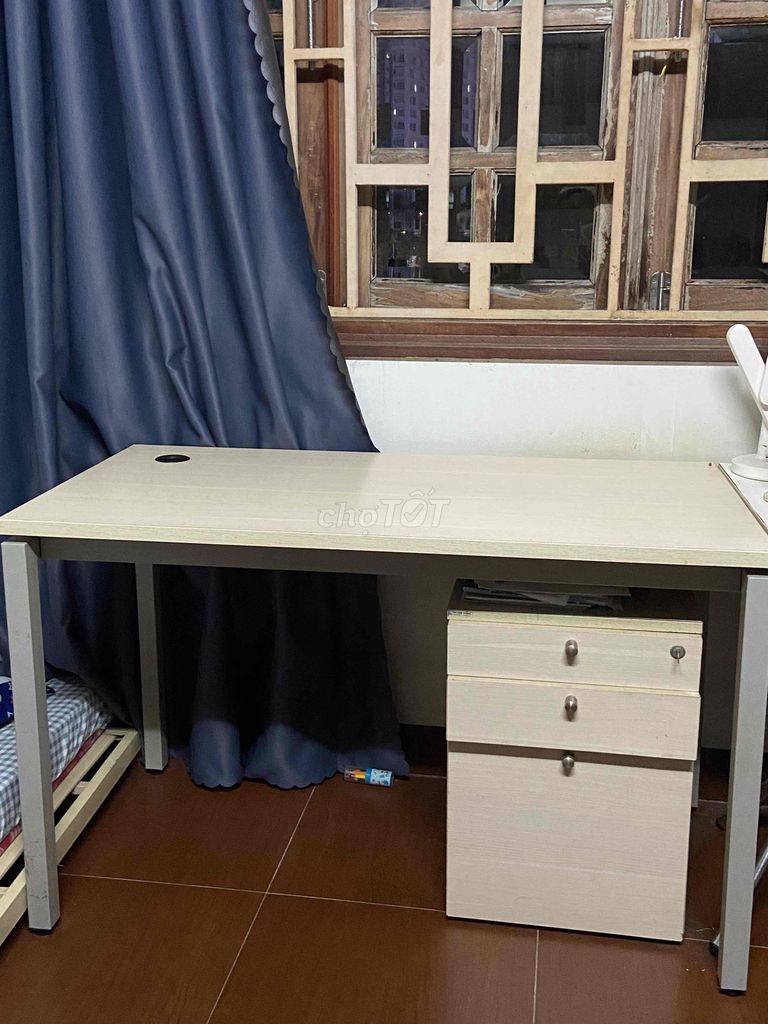 Bàn, ghế văn phòng, tủ đồ. Mua bán Đồ dùng văn phòng tại Quận 7 Tp Hồ Chí Minh được đăng bởi Diệu Nguyễn hình 1