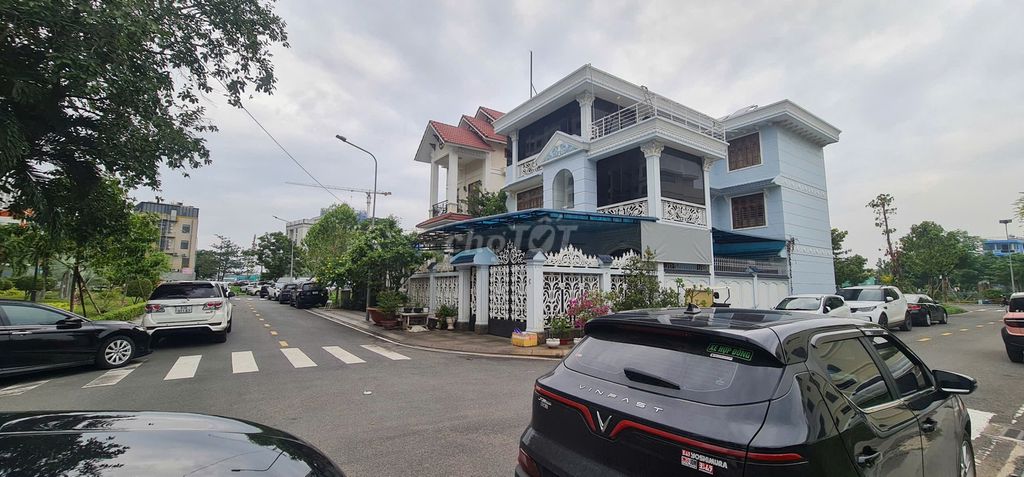 Biệt thự lô góc Homyland Riverside – Dt 220m² (10 x 22) – View sông 