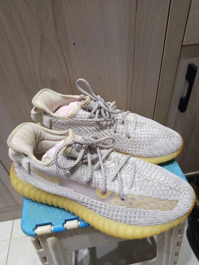 Giày thể thao Adidas Yeezy trắng kem size 41. Mua bán Giày dép tại Quận 7 Tp Hồ Chí Minh được đăng bởi Khoi Vu hình 1