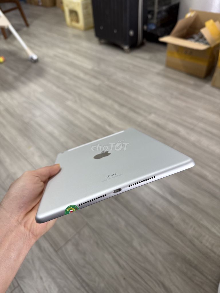 Apple iPad Gen 7 32GB Bạc. Mua bán Máy tính bảng tại Quận Bắc Từ Liêm Hà Nội được đăng bởi Nguyễn Thị Thuý hình 1