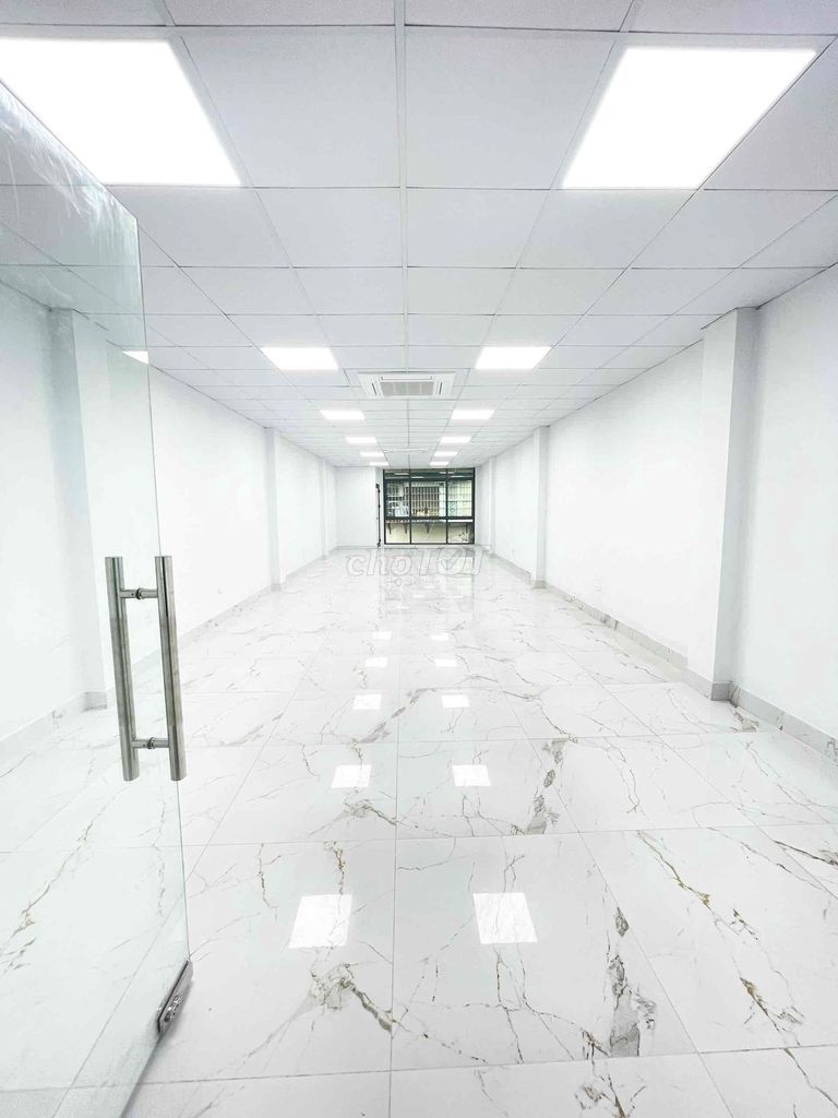 Cho thuê sàn 80m2 Hoàng Cầu giá 16tr/th, thang máy, hầm xe bảo vệ 24/2