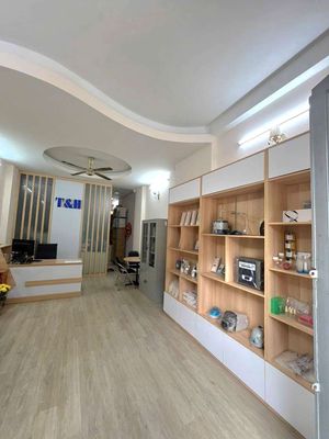 Аренда · 4 комн. · 60 м² · Quận 8, ул. Đường Tạ Quang Bửu