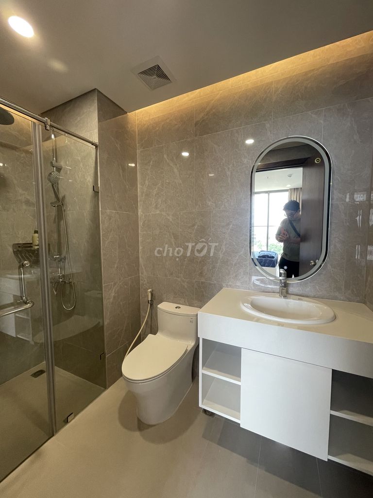 Cho thuê căn góc 2 phòng ngủ, nội thất cao cấp CT1 Riverside Luxury