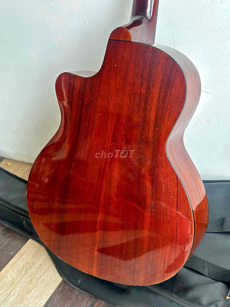 Guitar gỗ thịt thanh lý dọn nhà