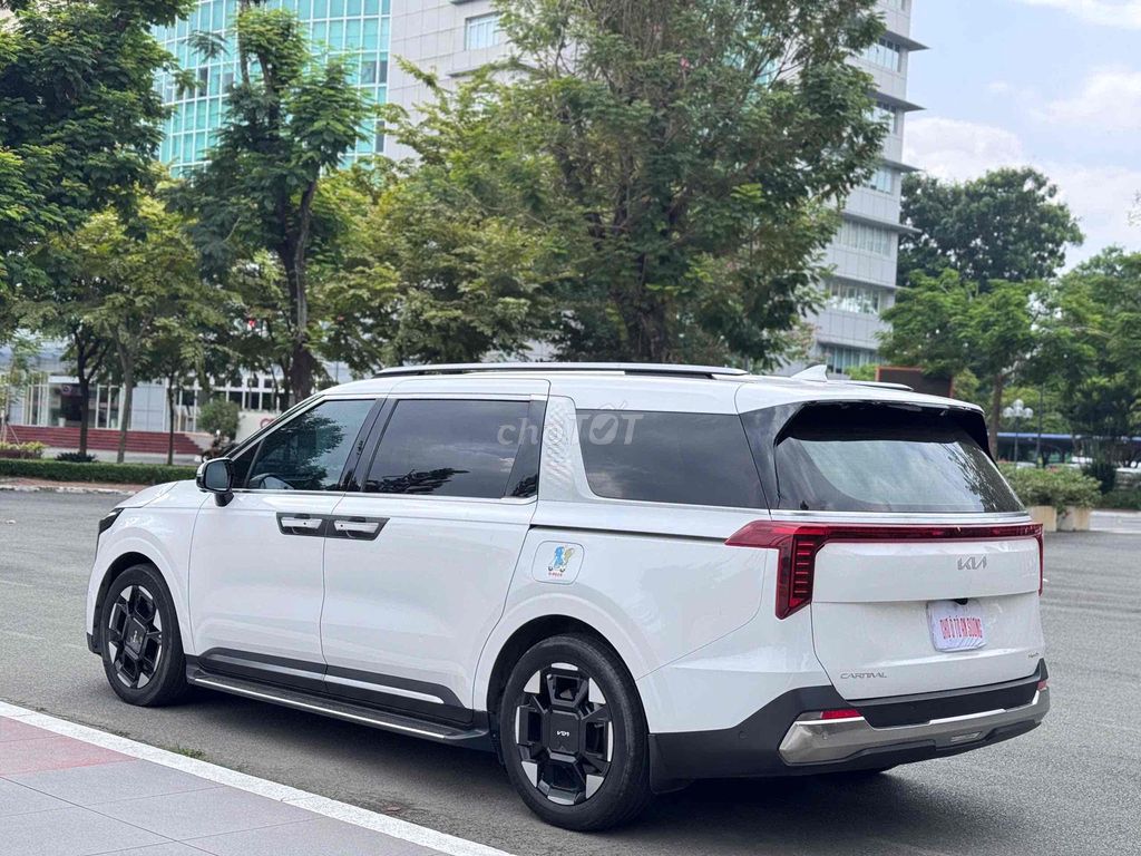 Kia Carnival 2024 Premium 8 мест Белый