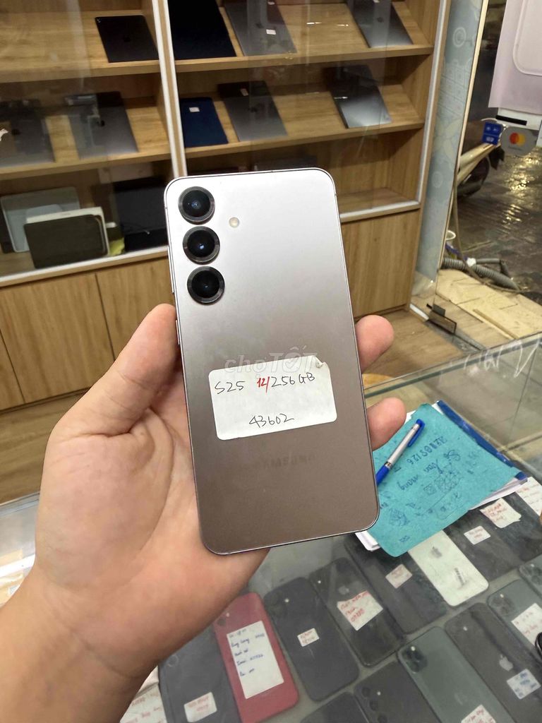 Samsung S25 12GB/256GB Xám 2 SIM. Mua bán Điện thoại tại Quận Đống Đa Hà Nội được đăng bởi Hoàng quân store hình 1