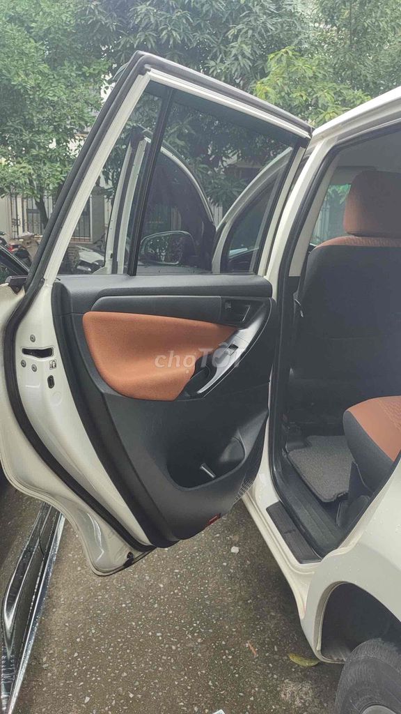 Toyota Innova 2017 2.0E - 123000 km. Mua bán Ô tô tại Quận Hai Bà Trưng Hà Nội được đăng bởi SellCar hình 4