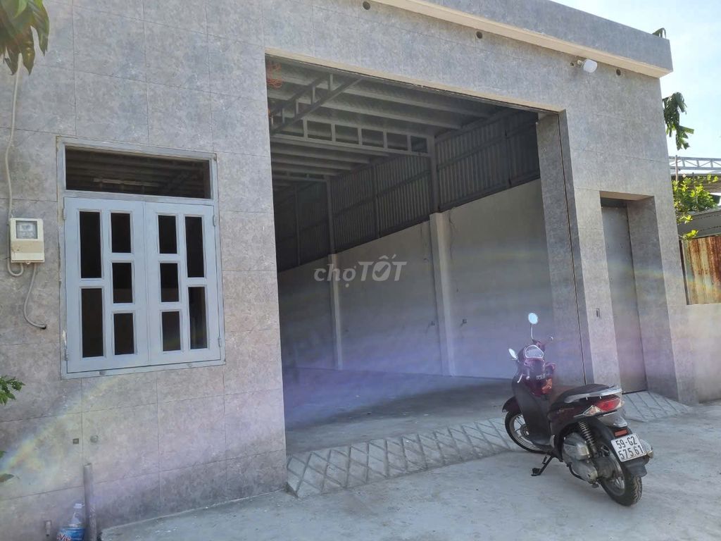 Nhà xưởng KDC An Sương. 8m x 20m. Giá 17 triệu