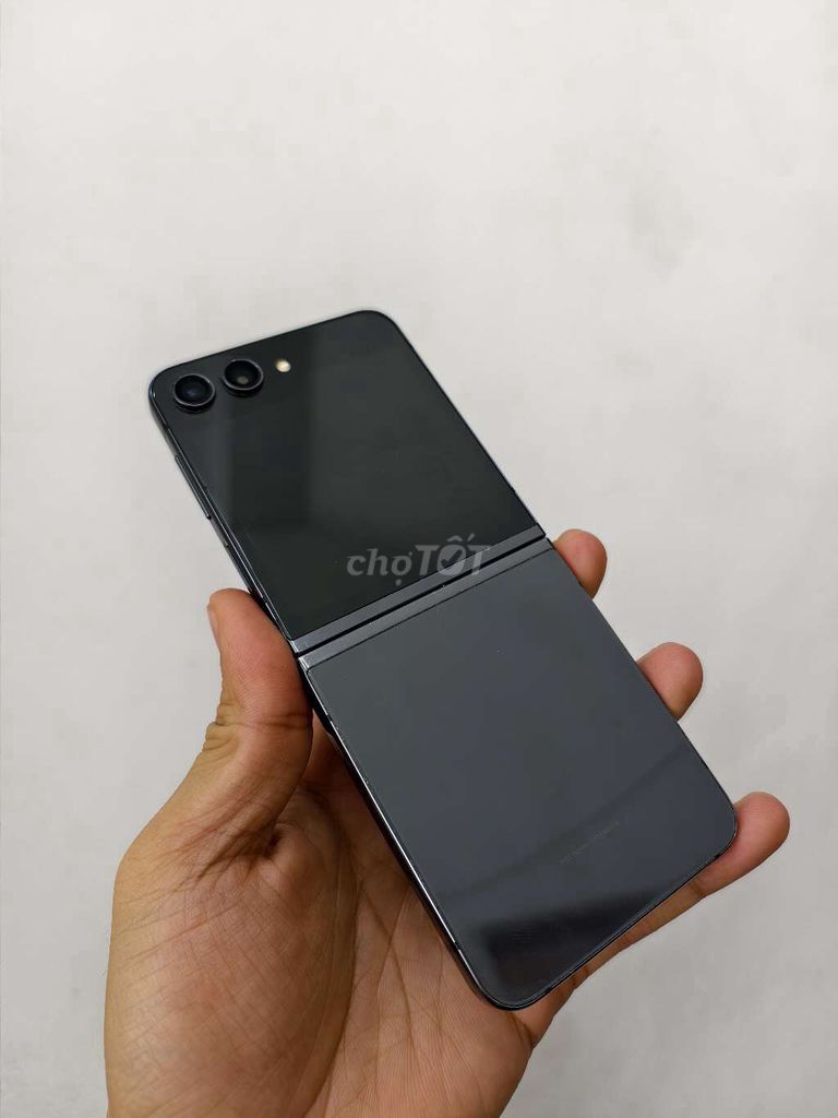 Samsung Z Flip5 512GB Đen. Mua bán Điện thoại tại Quận Ba Đình Hà Nội được đăng bởi Hiếu YJ hình 1