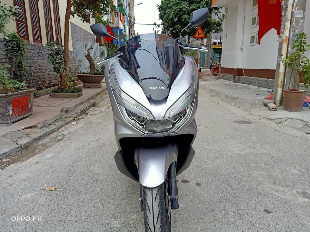 Xe máy Honda PCX màu bạc đã sử dụng. Mua bán Xe máy tại Quận Nam Từ Liêm Hà Nội được đăng bởi MAI HÒA hình 1