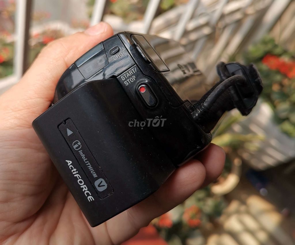 Handycam Sony HDR-XR160E màn hình quay lật 360