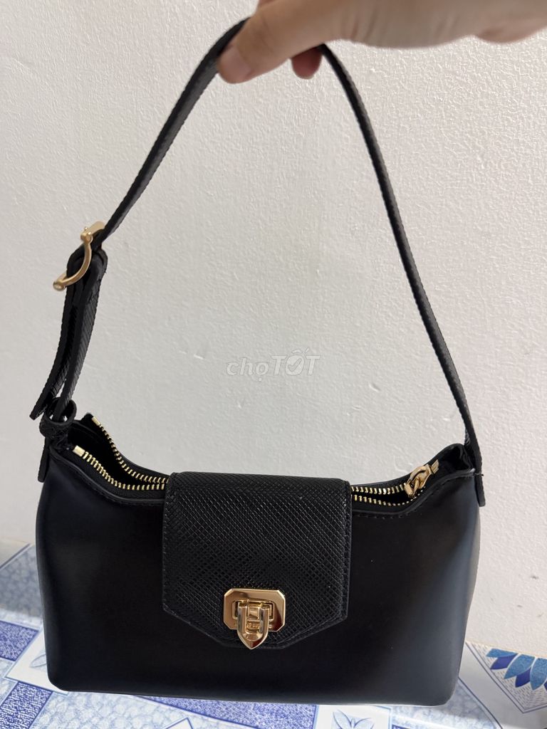 Túi xách Charles & Keith nữ màu Đen. Mua bán Túi xách tại Quận 10 Tp Hồ Chí Minh được đăng bởi Bích Trâm hình 1
