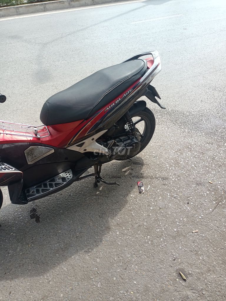Honda Air Blade Đỏ. Mua bán Xe máy tại Quận Kiến An Hải Phòng được đăng bởi minh lan hình 5