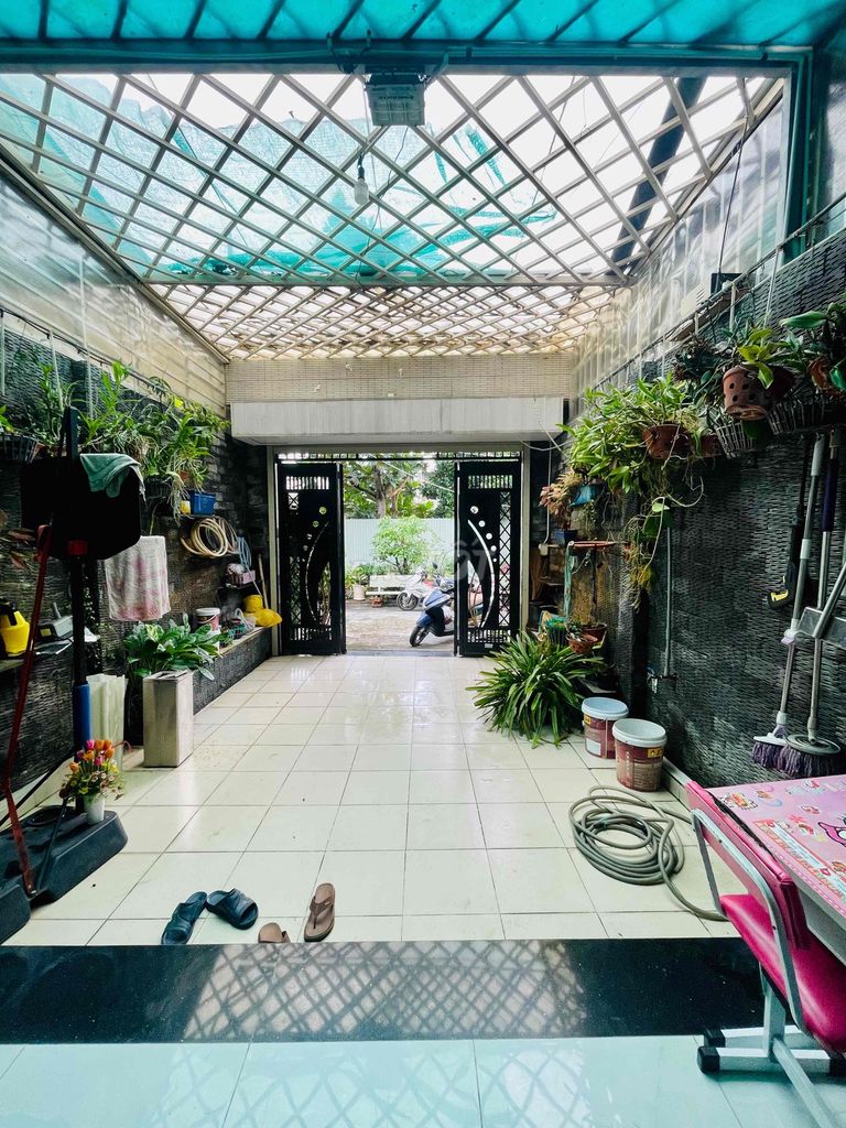 Nguyên căn 4PN Gigamall - hẻm xe hơi rộng , đậu ô tô