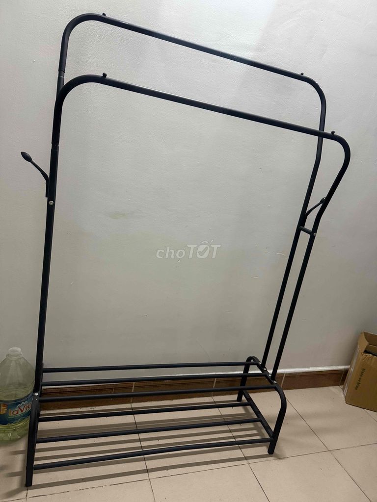 Giá treo quần áo Kim loại Đen + gương soi. Mua bán Nội thất, đồ gia dụng khác tại Quận 8 Tp Hồ Chí Minh được đăng bởi Trần Đăng Khoa hình 1